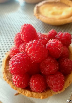 Une photo de Tartelettes  ou grande tarte framboises du jardin au Cook Expert