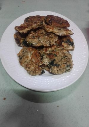 Una foto de Hamburguesas de acelga y pollito😋