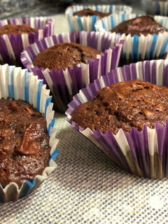 Una foto de Muffins de chocolate y manzana