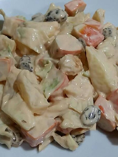 Una foto de Ensalada con salsa rosa