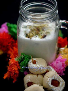 A picture of Amritsari pede wali lassi.