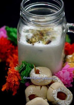 A picture of Amritsari pede wali lassi.