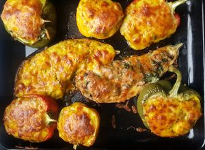 Una foto de Berenjenas y pimientos rellenos