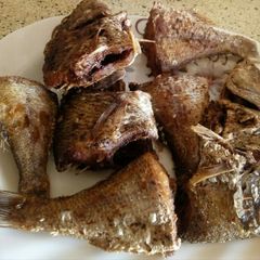 A picture of Fried fish.