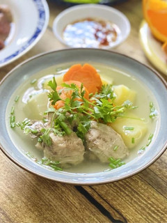 Hình của món Canh Khoai Tây Cà Rốt Hầm Xương.