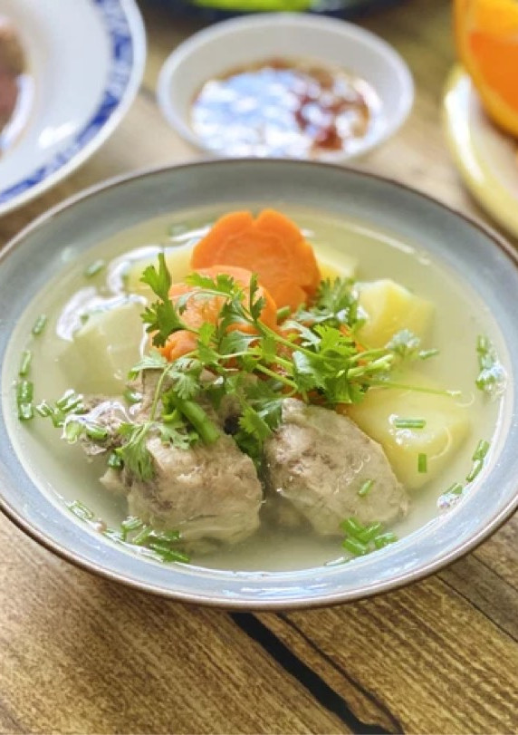 Hình của món Canh Khoai Tây Cà Rốt Hầm Xương.