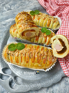 Foto resep Roti isi sosis keju (821)