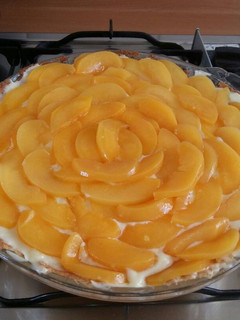 Una foto de Tarta de duraznos y crema pastelera