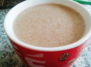 Una foto de Maca con leche y chocolate
