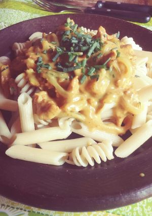 Una foto de Pollo Embrujado con Pasta Penne Rigate