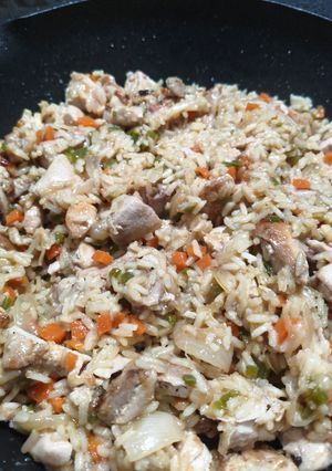 Una foto de Arroz con pollo a la soja