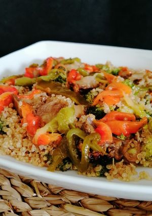 Foto principal de Quinoa con brócoli y pimientos asados