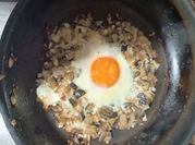 Una foto de huevo al plato