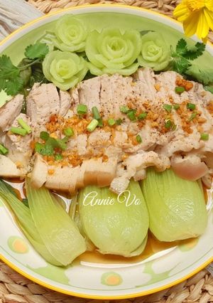 Hình của món Thịt vai heo hấp cải thìa.