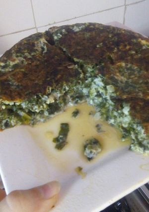 Una foto de Tortilla de acelga y queso