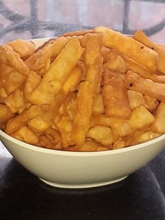 नमकपारे (namakpare recipe in Hindi) रेसिपी मुख्य फोटो