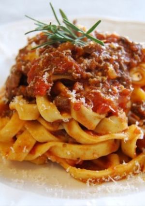 Una foto de Pasta ala bologñesa🍝 fácil
