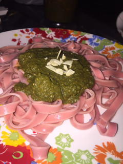 Una foto de Fettuccini con pesto de espinaca