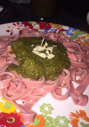 Una foto de Fettuccini con pesto de espinaca