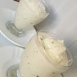 Helado de yogurt con melón en vasos