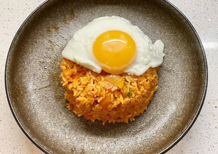 Recipe of Speedy Kimchi fried (with bacon and a fried egg)