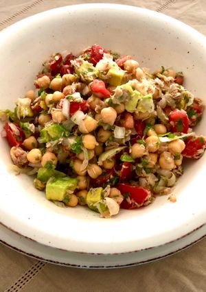 Una foto de Garbanzos con atún