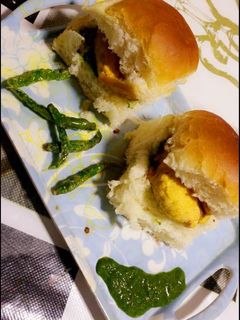 चटपटा वड़ा पाव (chatpata vada pav recipe in Hindi) रेसिपी मुख्य फोटो