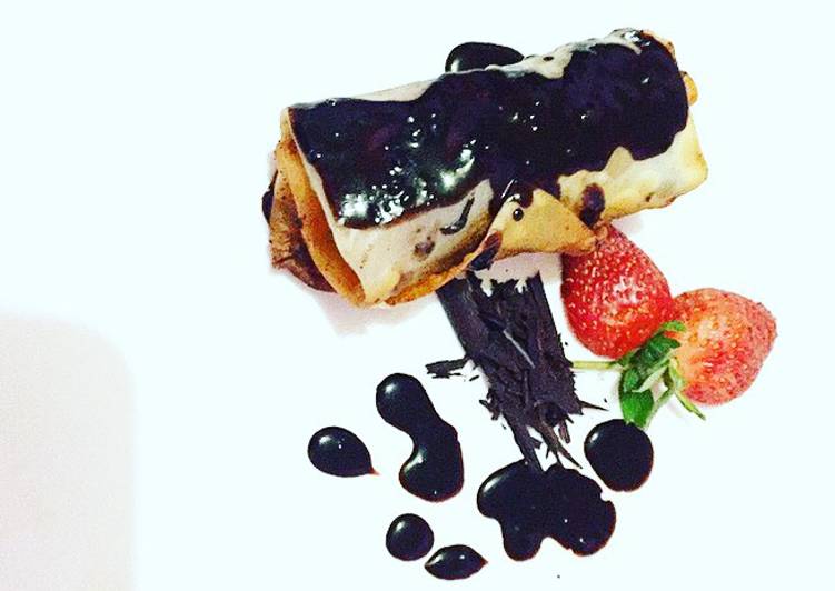 Lumpia strowbarry cream cheese