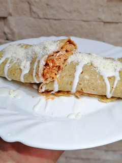 Una foto de Crepas de avena rellenas de tinga 🤤