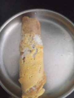 சப்பாத்தி எக் ரோல்(chapati egg roll recipe in tamil) செய்முறை முக்கிய புகைப்படம்
