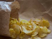 Una foto de patatas chips al horno