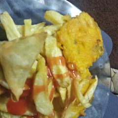 A picture of Chips samosa and bhajia.