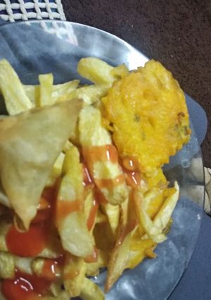 A picture of Chips samosa and bhajia.