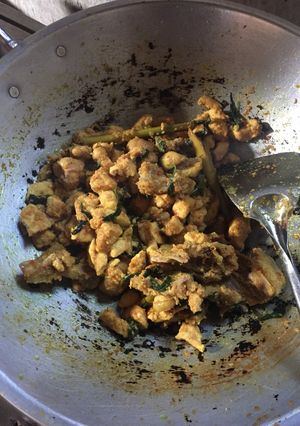 Foto resep Ayam rica-rica kuning daun kemangi
