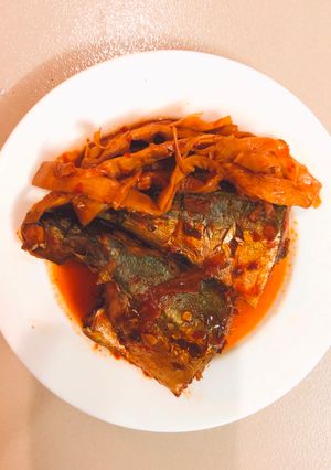 Hình của món Cá nục kho măng khô.
