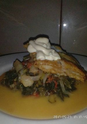 Una foto de Guisado de acelgas con jícama, verduras y pescado empanizado