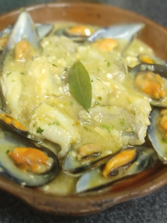 Una foto de Rape con mejillones a la marinera