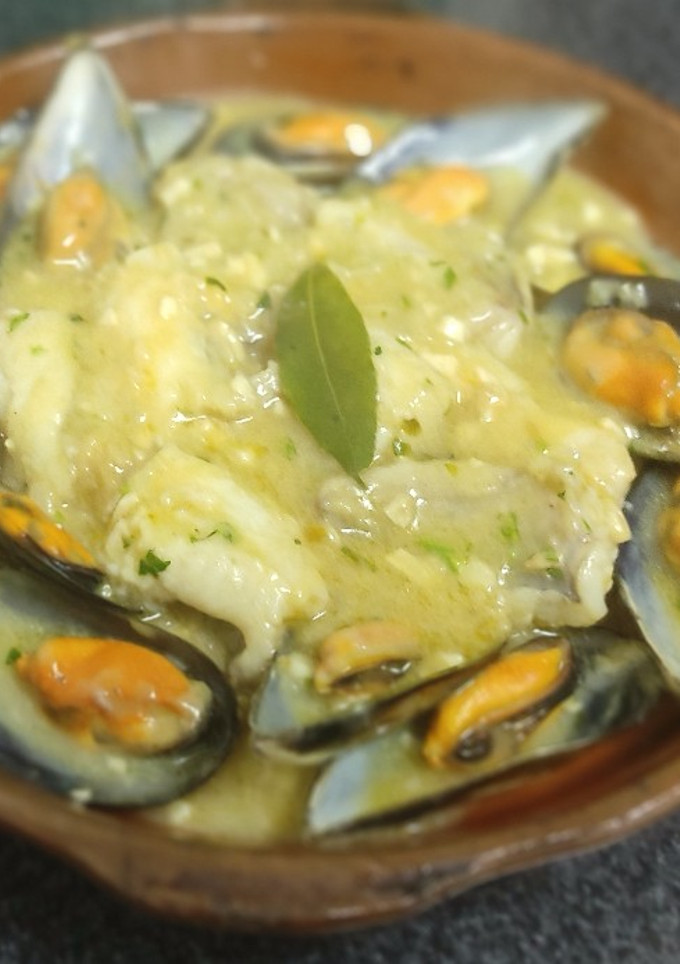 Una foto de Rape con mejillones a la marinera
