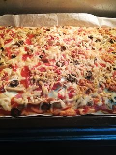 Una foto de Pizza ibérica casera 🥓🍕