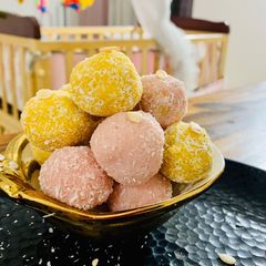 A picture of Summer laddoos.