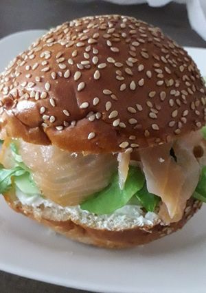 Une photo de Hamburger au saumon