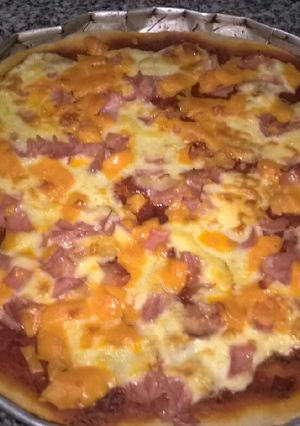 Una foto de Pizza popurri de fiambres