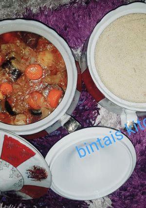 A picture of Legume soup and couscous.