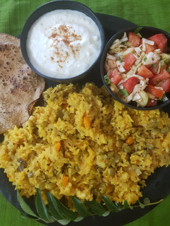 વઘારેલી ખીચડી (Vaghareli Khichdi Recipe In Gujarati) રેસીપી મુખ્ય ફોટો