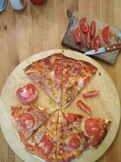 Házi sonkás, kukoricás pizza recept fotója