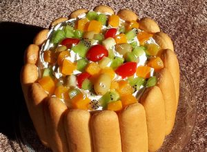 Foto principal de Tarta diplomat con frutas(muy fresca)