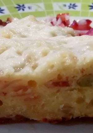 Una foto de Pan de jamón, panceta y aceitunas en sartén