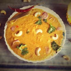 A picture of Shahi kaju and mango curry.
