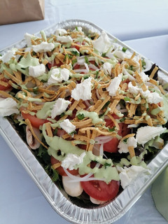 Una foto de Ensalada mexicana 🍅🍄🌰