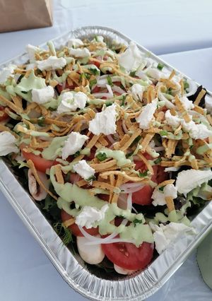 Una foto de Ensalada mexicana 🍅🍄🌰
